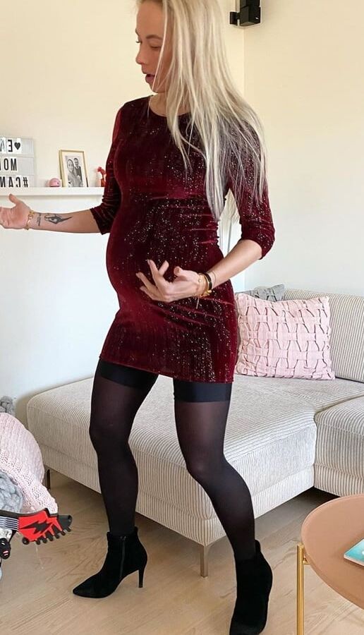 Amateur Celine from hot babe to preggo mom