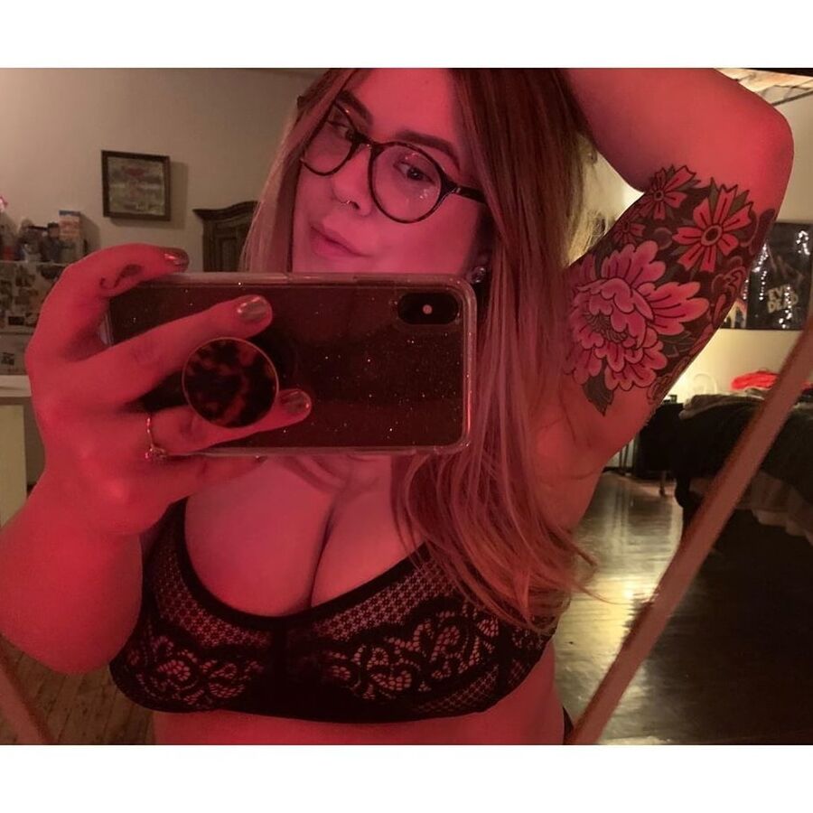BIG BOOBS BABE