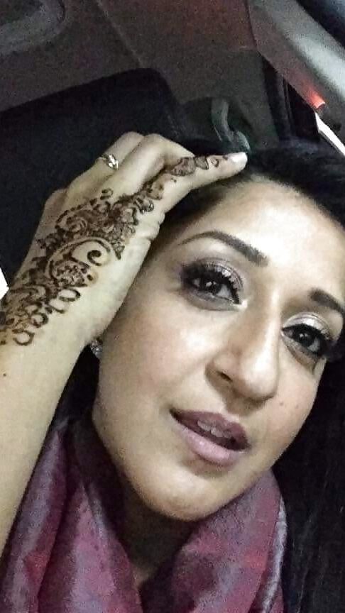 Sexy NRI milf exposed beautiful tits and ass
