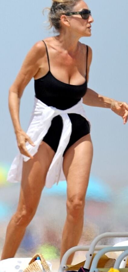 Sarah Jessica parker in swimsuit