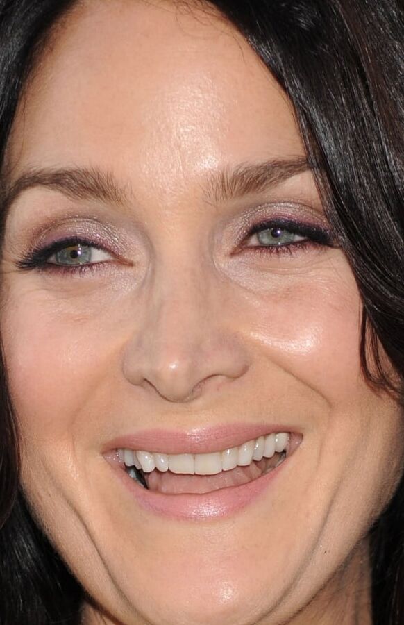 CARRIE-ANNE MOSS