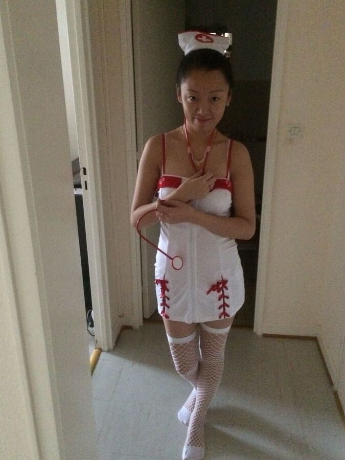極端に露出したジャン・ムディ