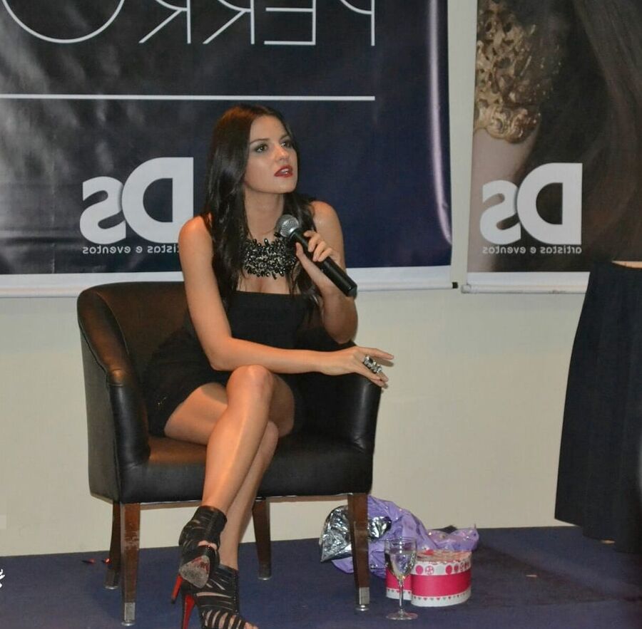Maite Perroni feet