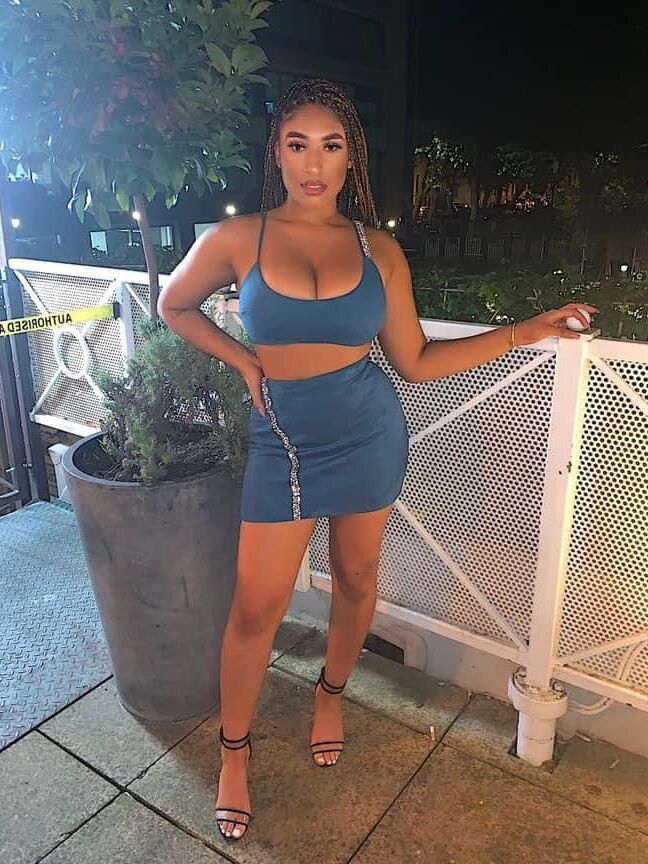 Busty Ebony Babe: Kiah