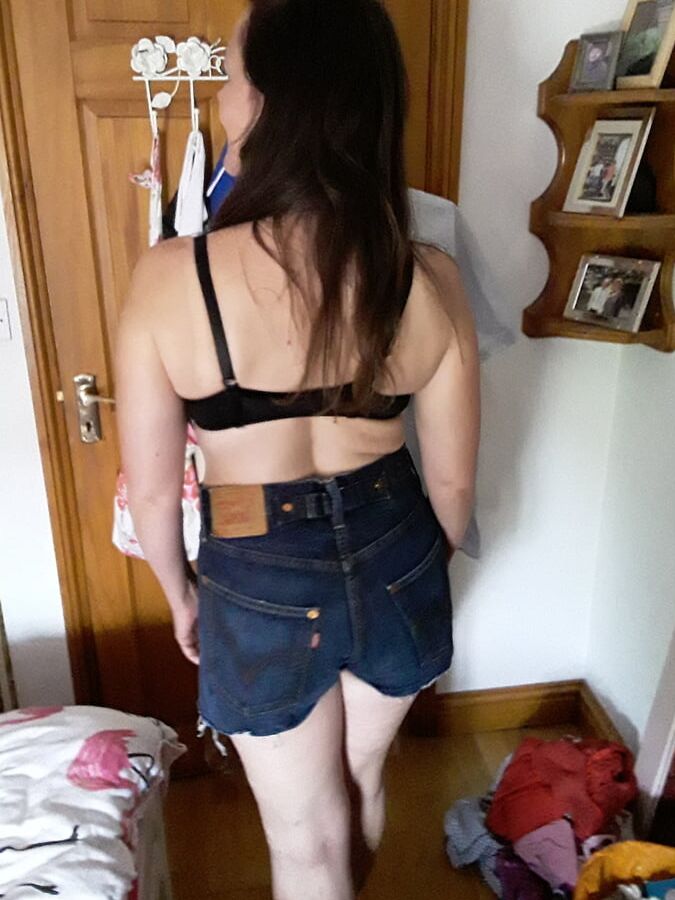 The Mrs in Levi&;s Jean Shorts Daisy Dukes