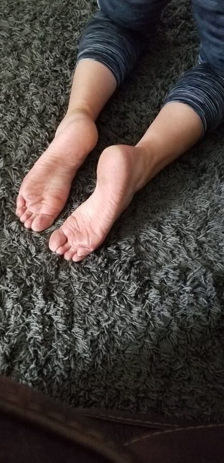 Wife unaware feet