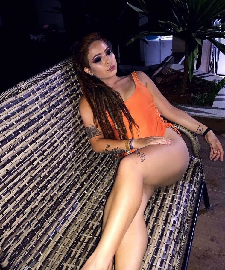 safadinha tatuada na bunda