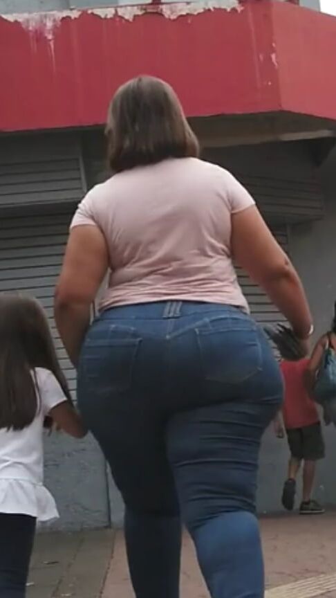 nalgonas en la calle