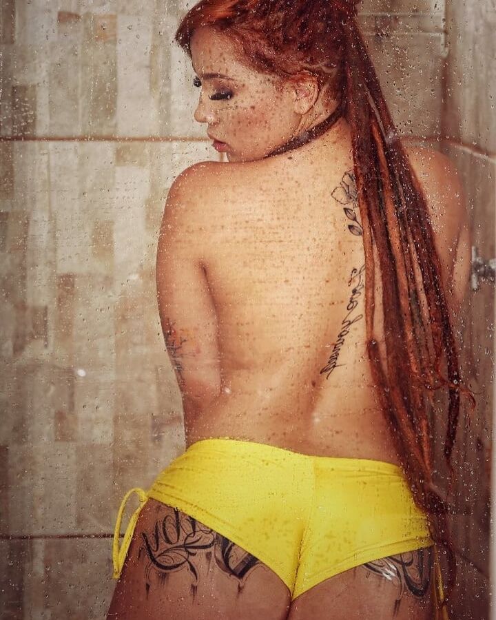safadinha tatuada na bunda