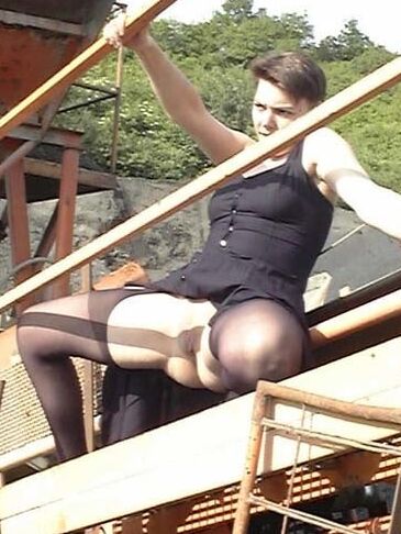 No panties V