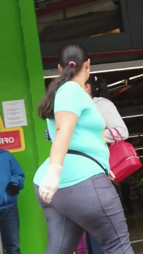 nalgonas en la calle