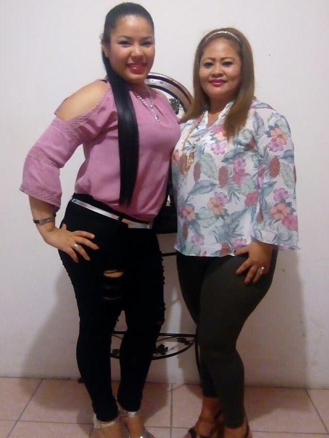 UNA RICA MADURITA Y SU SABROSA AMIGA