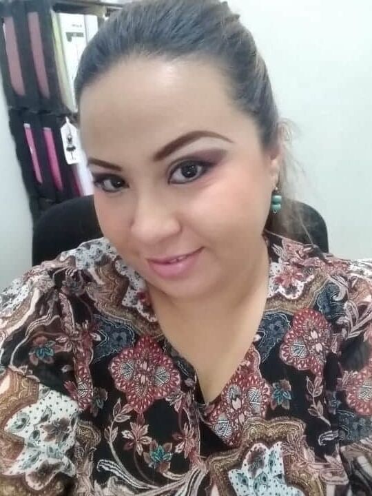 Maestra Coqueta con sus tetas - Miss with Big boobs