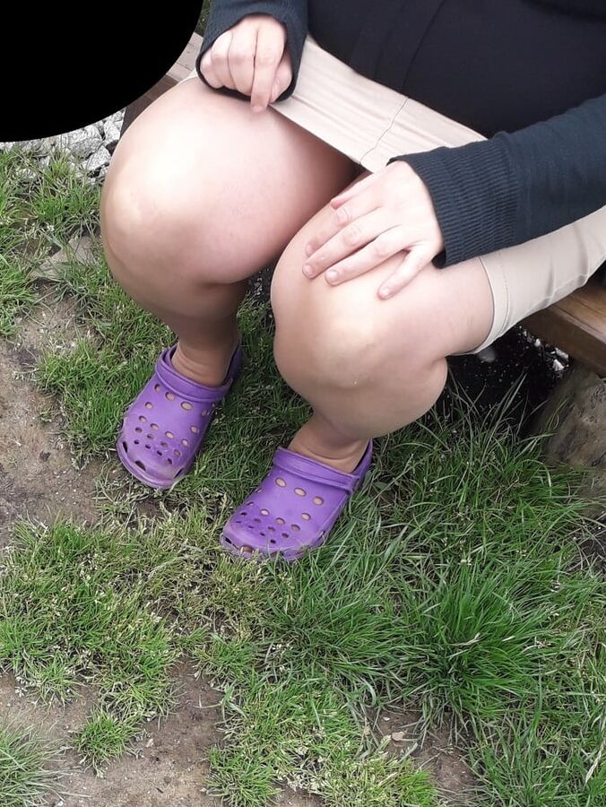 mini jupe et bas comme une salope