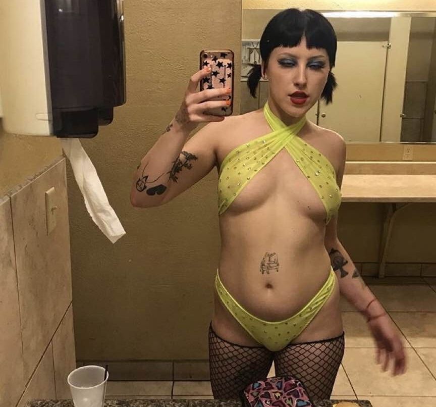 Alexis expose