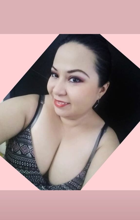 Maestra Coqueta con sus tetas - Miss with Big boobs