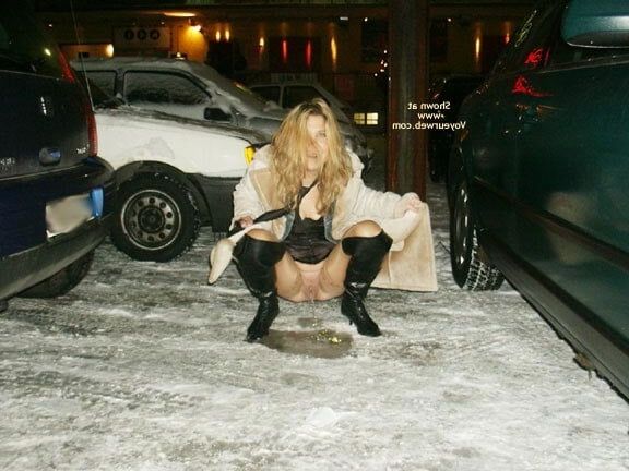 No panties V