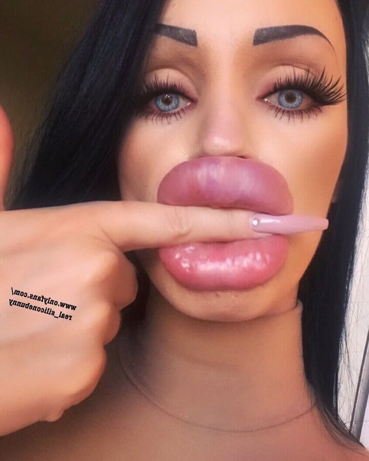 Bimbo Hotness-:)