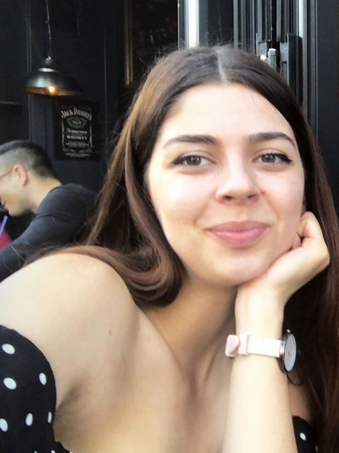 Emina mrsava kucka koja voli debeli kurac SLUT - KURVA