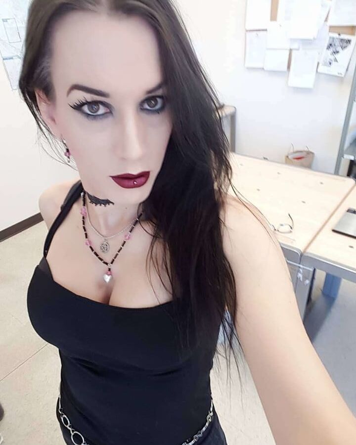 Cum on Gothic