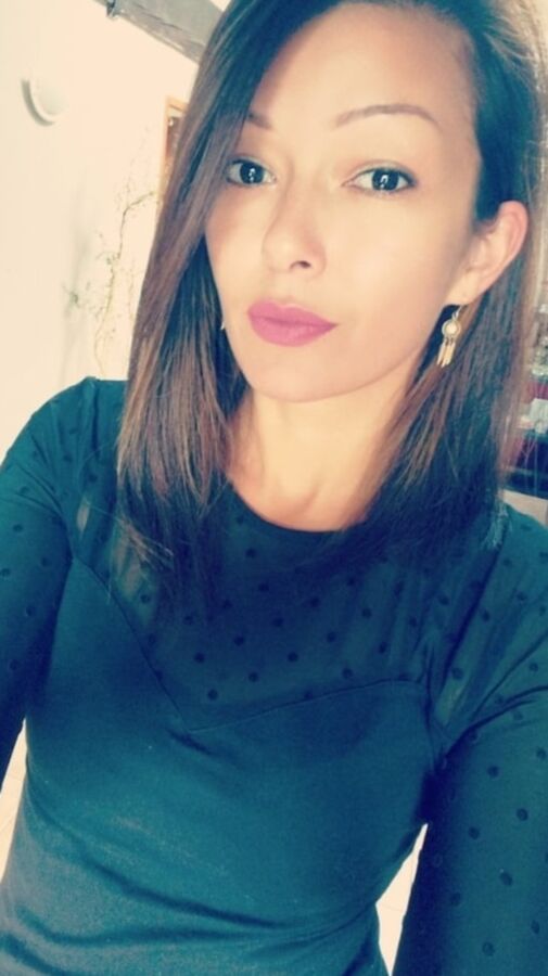 BRUNETTE WITH A SWEET FACE