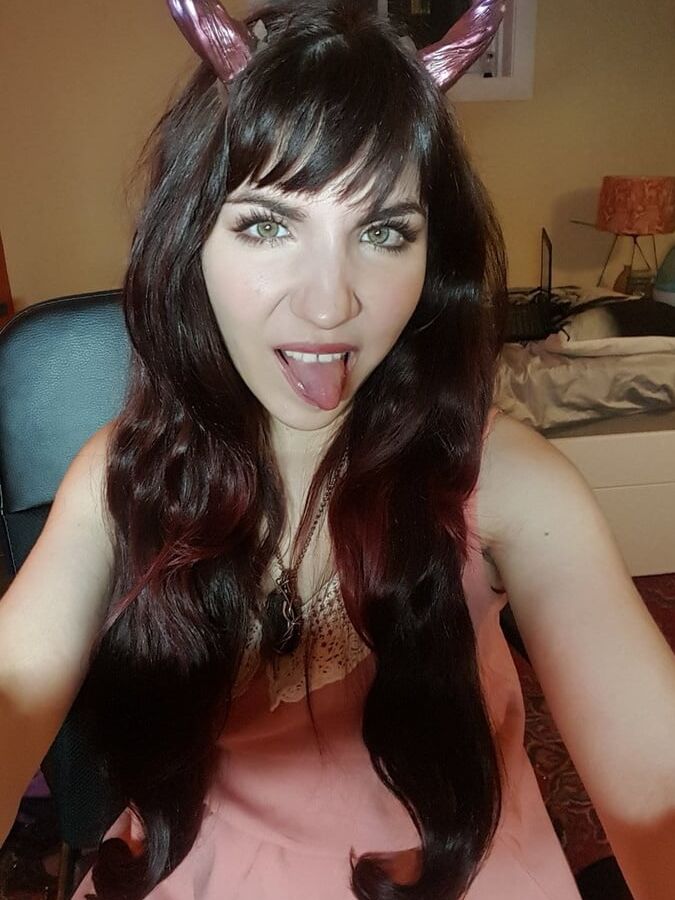 Sexy Twitter Babe