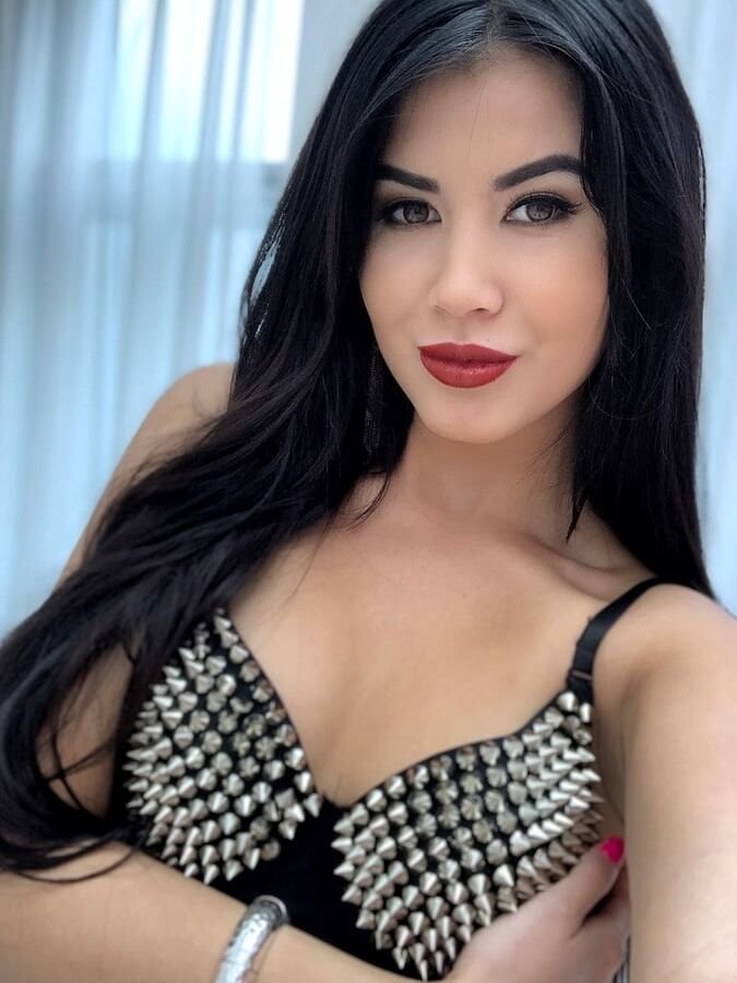 Lady Dee Eurasian Beauty