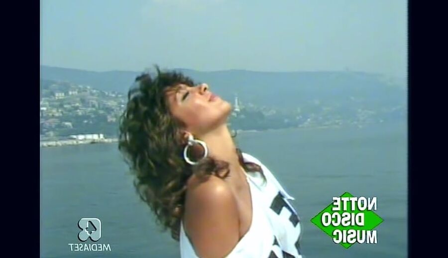 &;s disco style: Sabrina