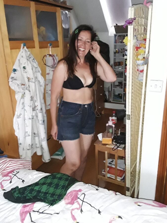 The Mrs in Levi&;s Jean Shorts Daisy Dukes