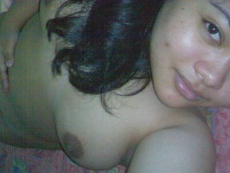 Cute muslim srilankan girl wearing shows her beautiful boobs