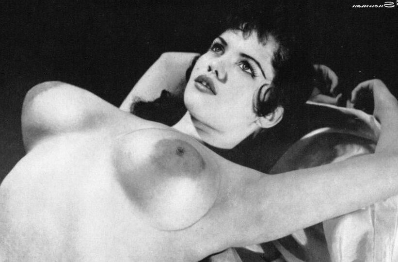 La forte poitrine de Rosina Revelle (Rosina Revelle titties)
