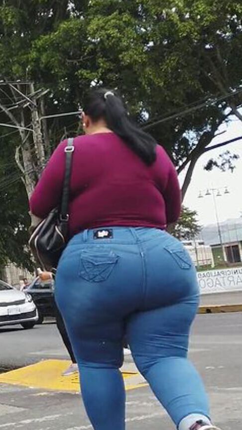 nalgonas en la calle