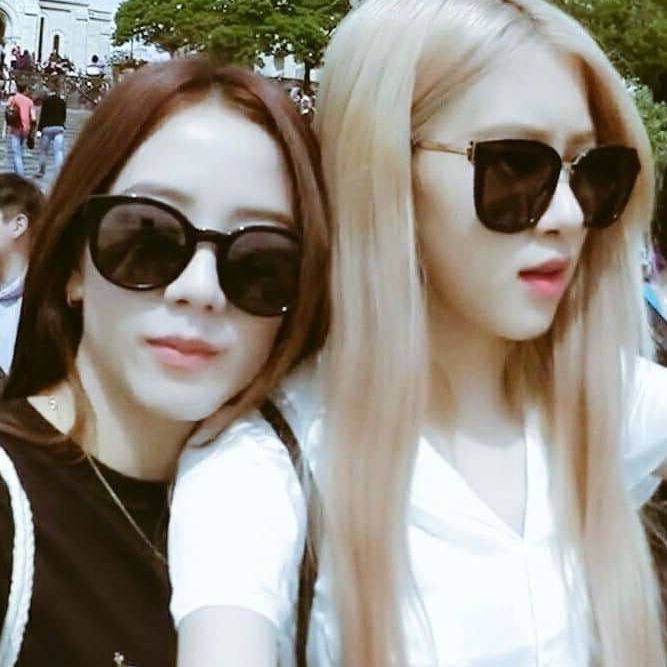 Jisoo and Park chae young