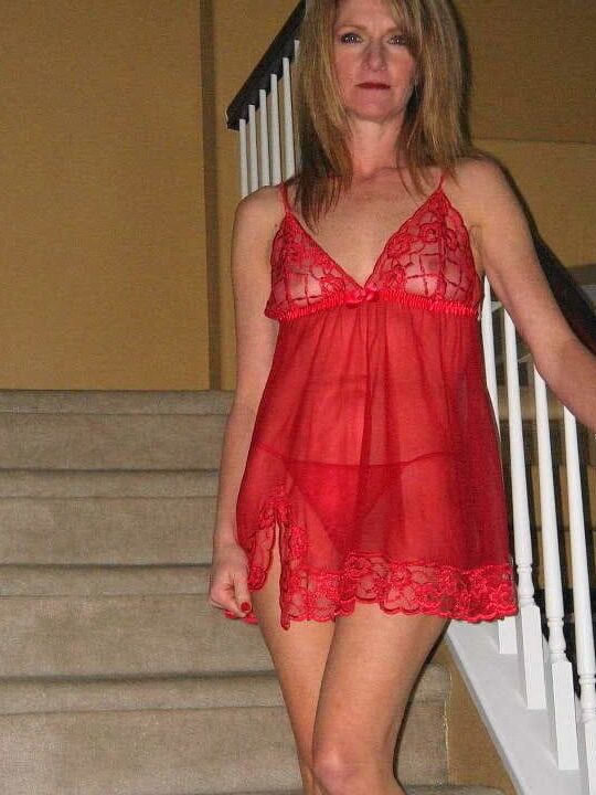 Sexy slim redhead MILF wife Lindsey to enjoy and repost