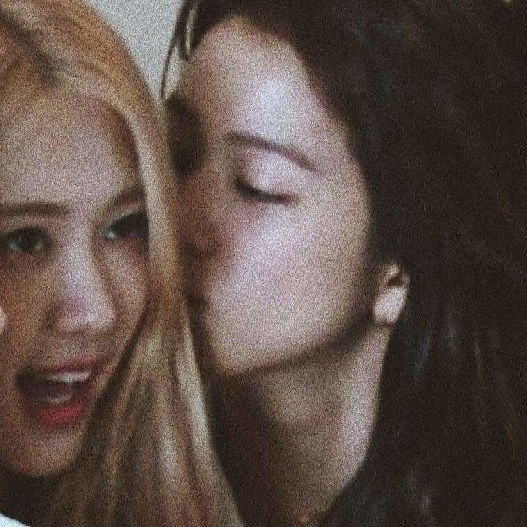 Jisoo and Park chae young