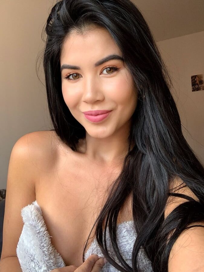 Lady Dee Eurasian Beauty