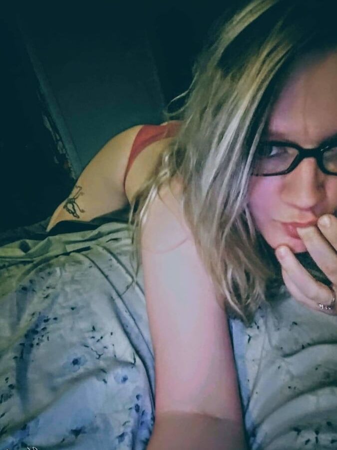 Nude mom