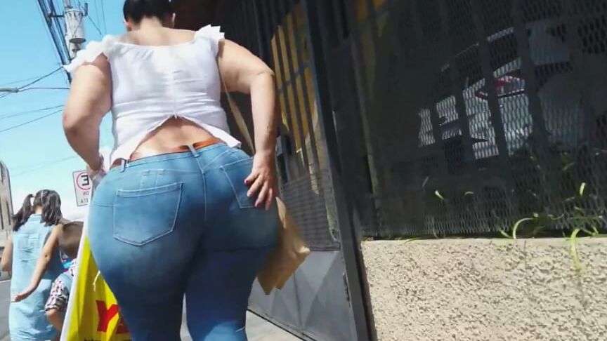 nalgonas en la calle