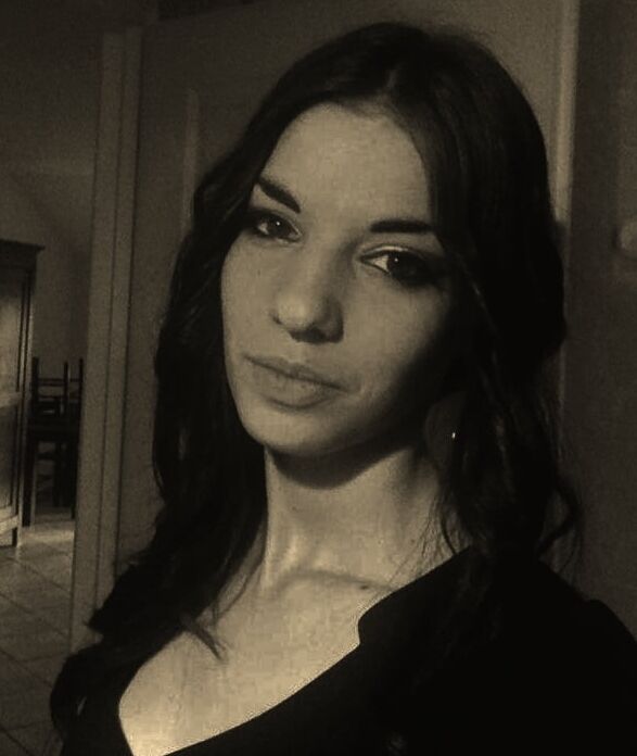 BRUNETTE WITH A SWEET FACE