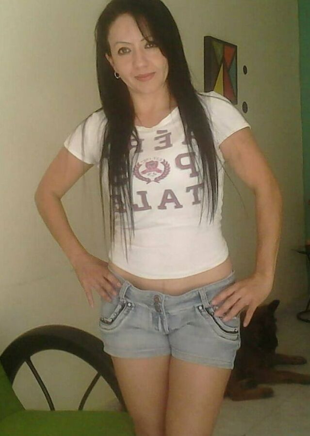 Rocio maestra de aerobicos colombiana caliente y supersexi