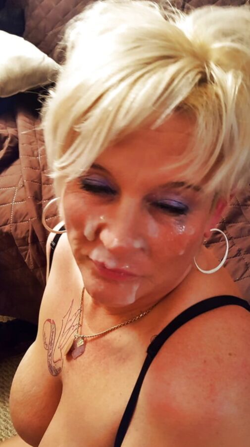 Hot Gin from Virginia loves black cock