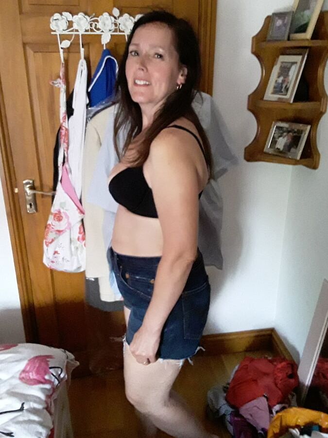 The Mrs in Levi&;s Jean Shorts Daisy Dukes
