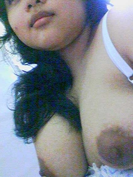 Cute muslim srilankan girl wearing shows her beautiful boobs