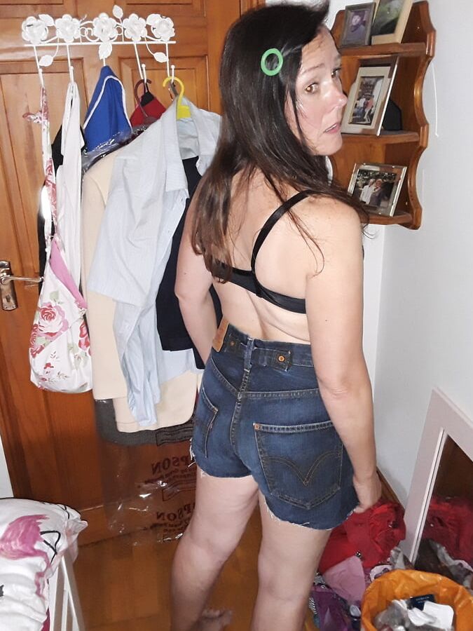 The Mrs in Levi&;s Jean Shorts Daisy Dukes