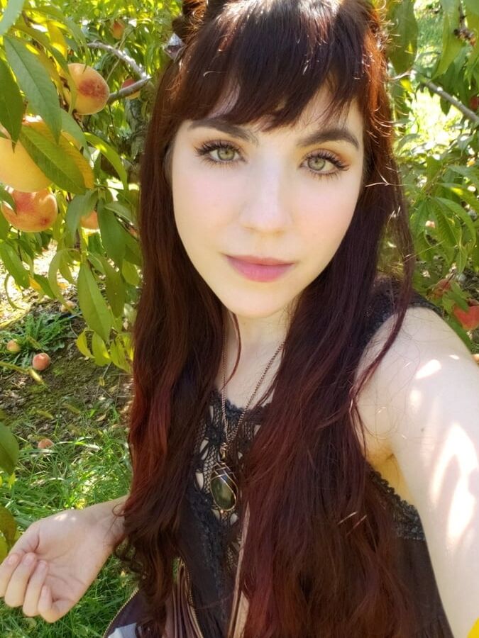 Sexy Twitter Babe