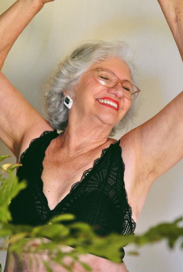 LATIN GRANNY