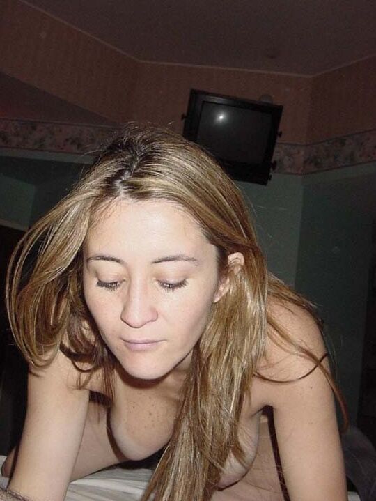 My submissive wife puts her body chain