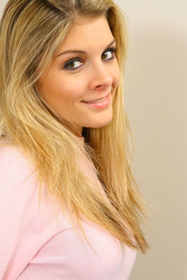 CaroleX: Glamour Model?