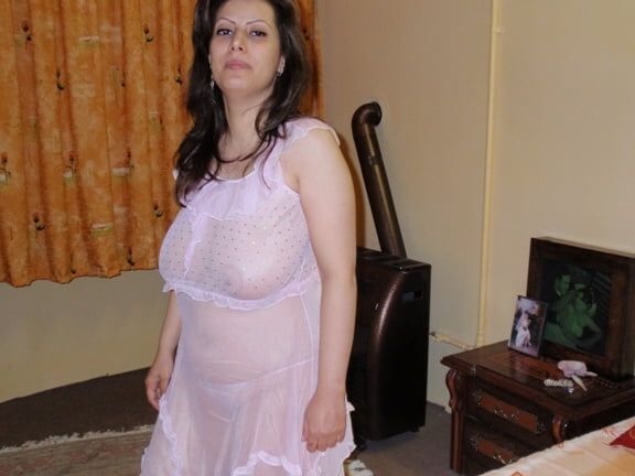Arab Chubby mom