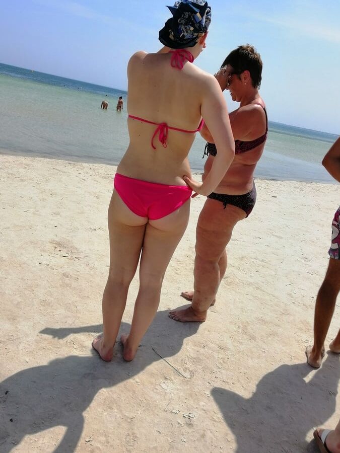 Outdoor slut, salope en vacances en tunisie